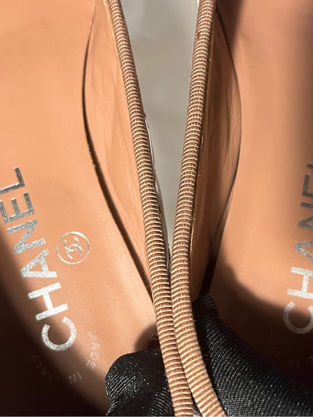 CHANEL Brown Patent Leather Quilted Ballet Flats with Bow - Picture 8 of 10